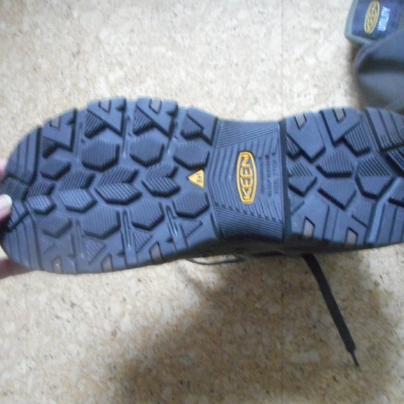 NEW KEEN utility boots men's size 9D - Picture 4 of 4